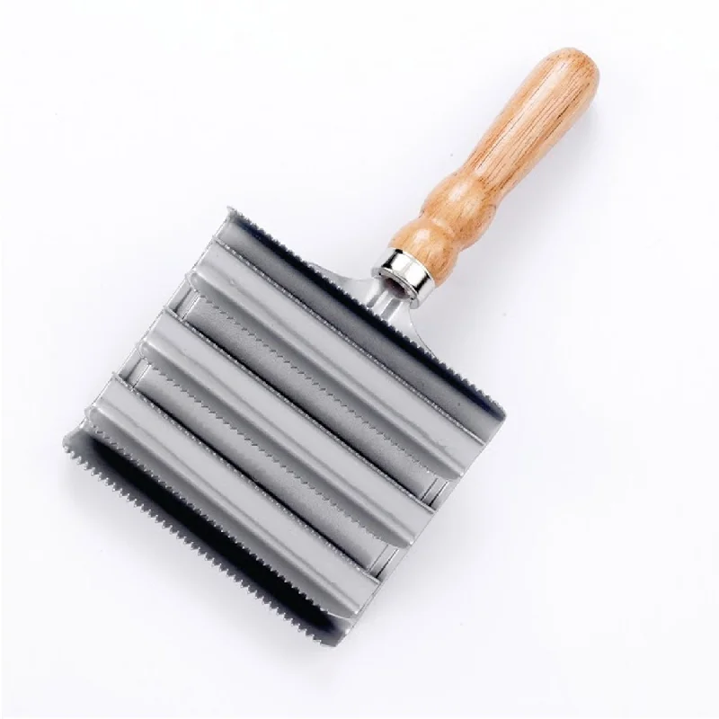 Lincoln Large Metal Curry Comb